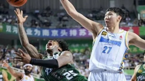 湖人大战马刺，詹姆斯献准三双208，终止三连败里程碑之夜